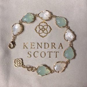 EUC Kendra Scott Brynn bracelet in chalcedony and ivory pearl, set in gold